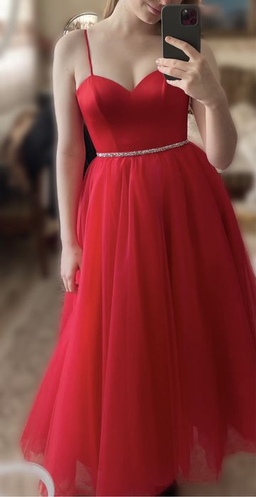 Розкішне червоне випускне плаття