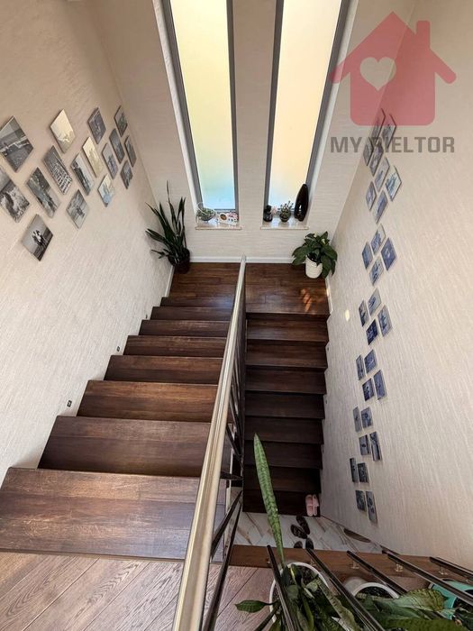 ПРОДАЖ ПРЕМІАЛЬНОГО БУДИНКУ В САМОМУ ЦЕНТРІ УЖГОРОДА | 336 м² | БАСЕЙН