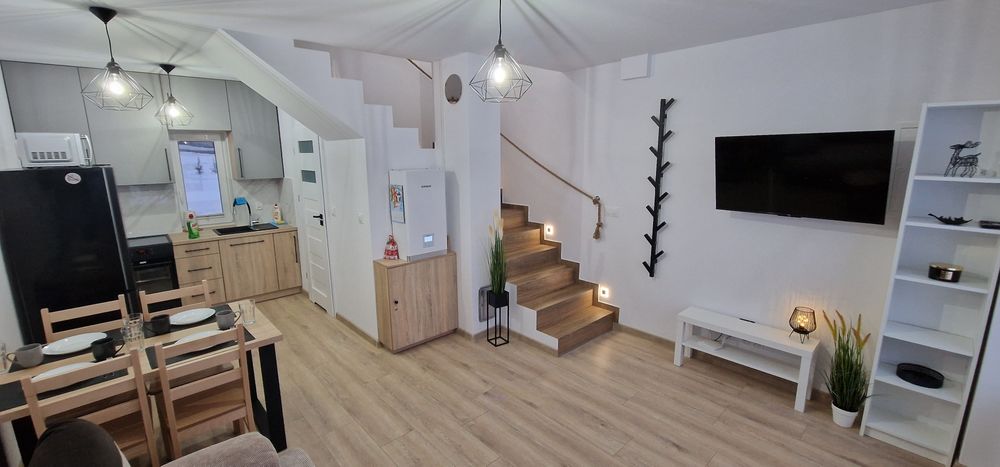 Domki nad jeziorem u Izy z balią ogrodową na ferie