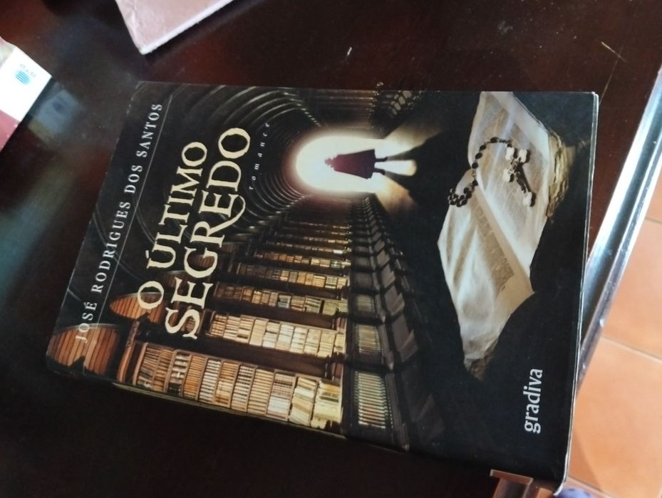 Livro  "O Último Segredo", escrito por José Rodrigues dos Santos