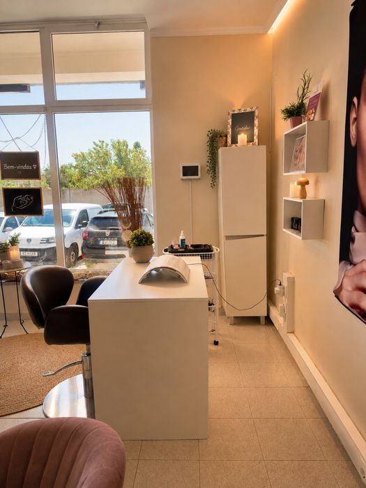 Aluguer de Mesa para Nail Designer / Manicure – Espaço Elegante e Equipado