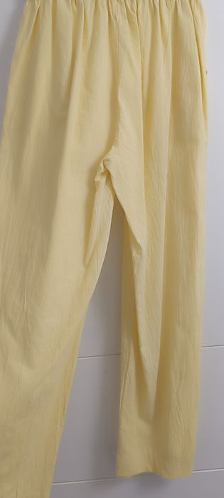 Calças amarelas usadas tamanho L