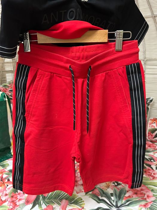 Conjunto T-shirt e calções para rapaz