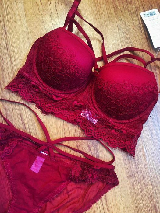 Biustonosz push-up 75B komplet erotyczny czerwony