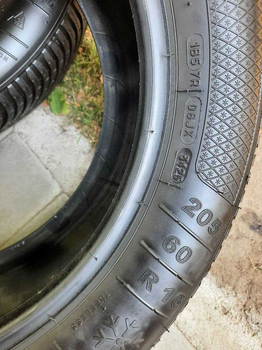 Шини 205/60 R16 Практично нові