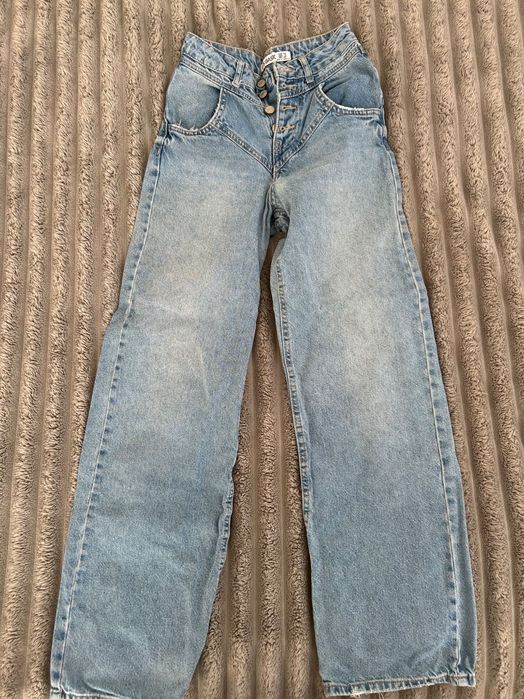 Блакитні жіночі джинси