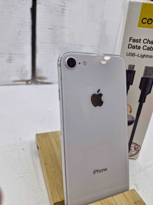 Apple iPhone 8 64GB смартфон  | Батарея НОВА | Хороший стан