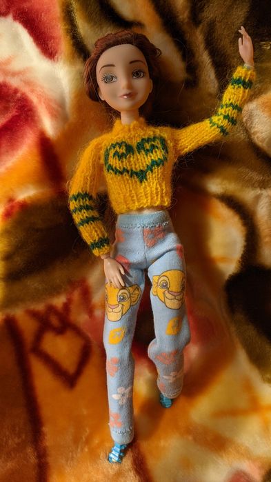 Шарнирна лялька із одягом та взуттям