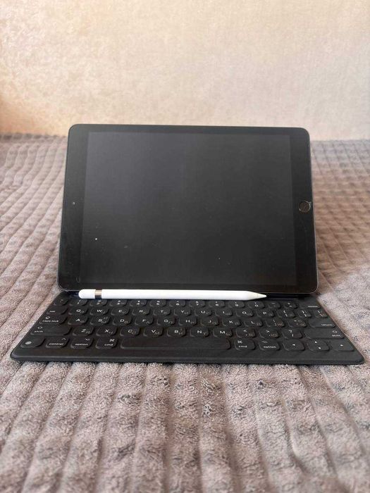 Планшет Apple Ipad 8 LTE (пам'ять 32ГБ), з клавіатурою Apple в комплекті