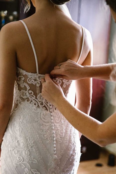 Suknia ślubna + delikatny welon - Essense of Australia