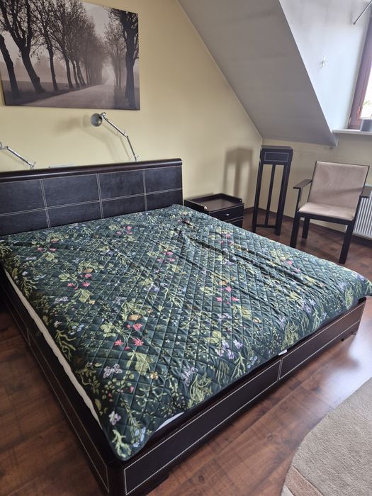 Duże łóżko + 2 szafki nocne GRATIS