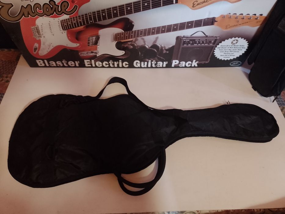 Чохол до гітари чорного кольору