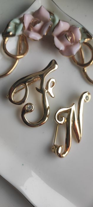 Вінтажні брошки-монограми (літери)