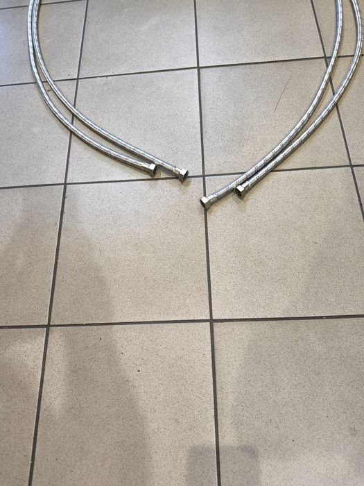 Wężyki do wody w oplocie ze stali 300 cm.