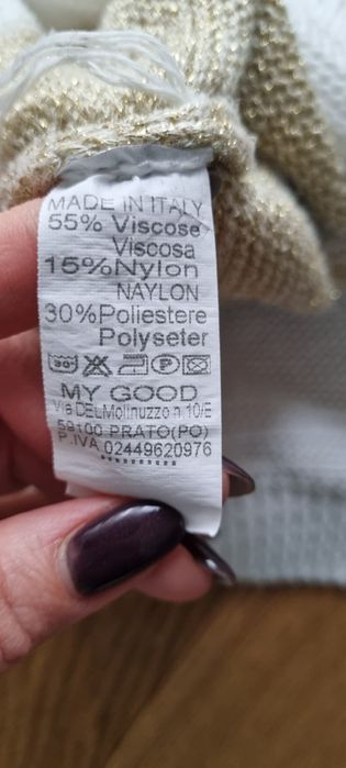 Sweterek że złota nitką