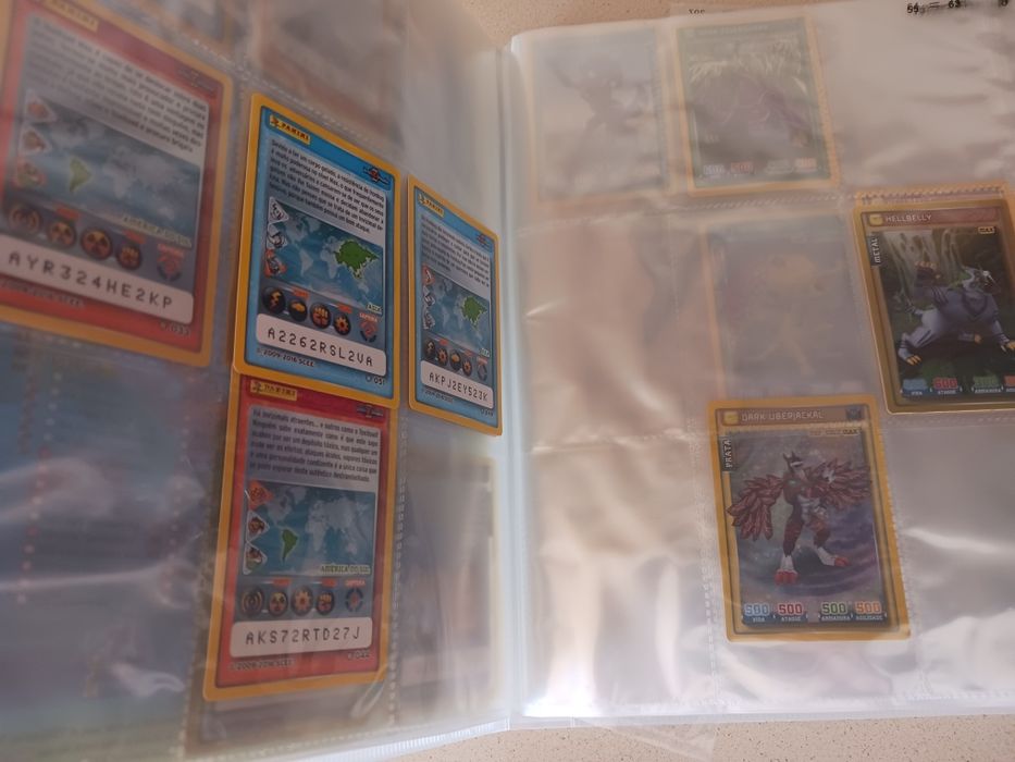 INVIZIMALS - Caderneta Batalha de Caçadores + 37 Cartas