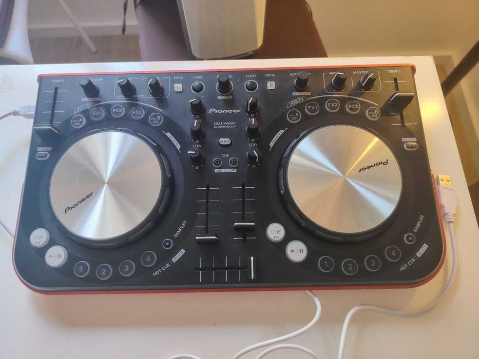 DJ Controller with cable - DDJ-WeGO-R - Multi-colour, compact DJ software controller
