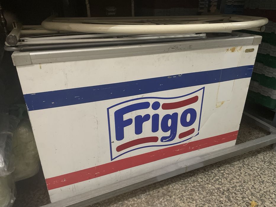 Arca com tampa de vidro para peças