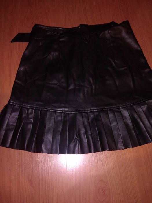 Saia de couro preta tamanho S