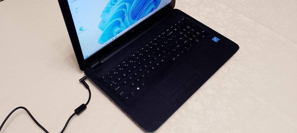 Laptop HP 250 G4 SSD i3 5th Win11 gwarancja.