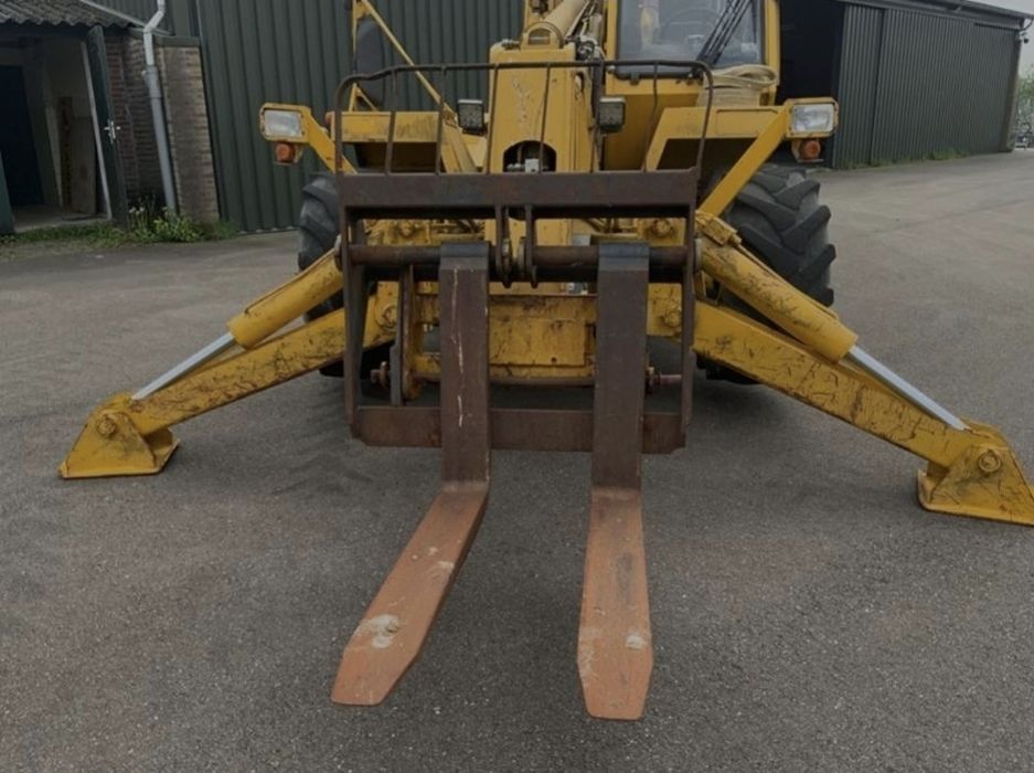 Телескопічний навантажувач Manitou MT1230SCP