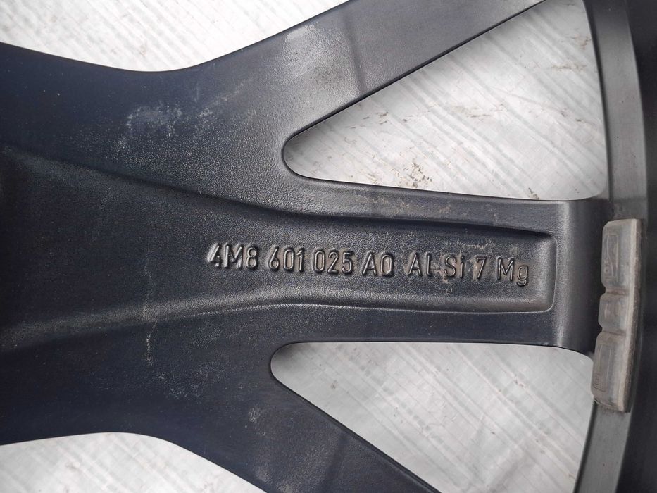 felga aluminiowa audi q7 sq7 q8 sq8 s-line audi sport 22 4m8.601.025.q
