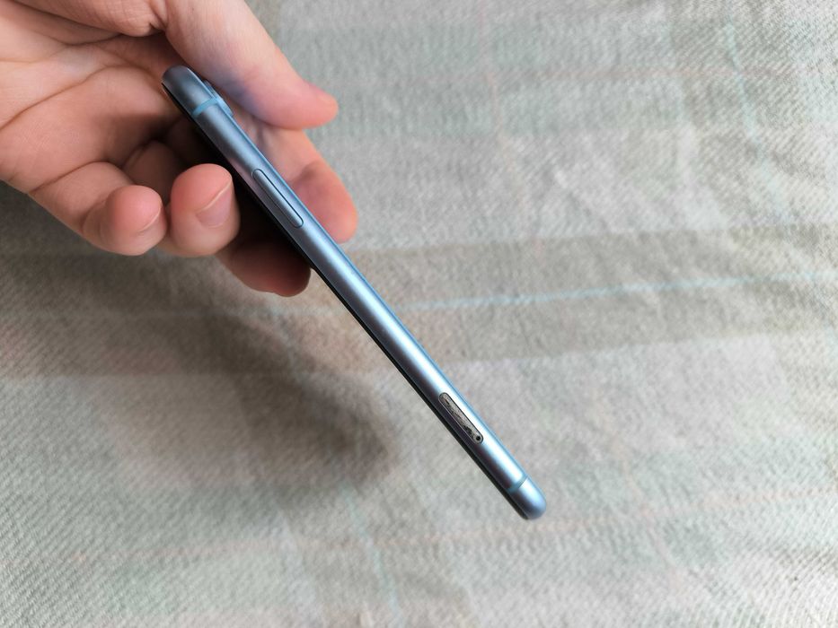 iPhone XR 64 GB blue