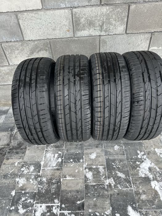 Продам шини  нові Hankok 215 55 17