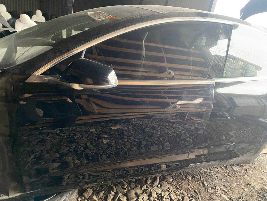 Двері передні задні Tesla Model 3 білі чорні сірі червоні сині графіт