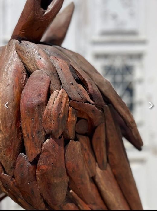 Escultura cavalo em madeira