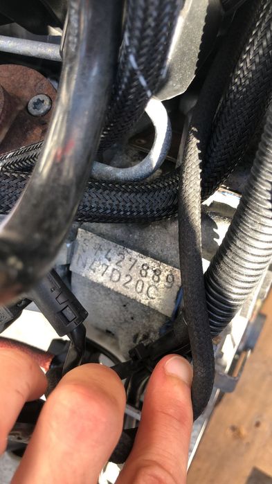 Motor e caixa em excelente estado.