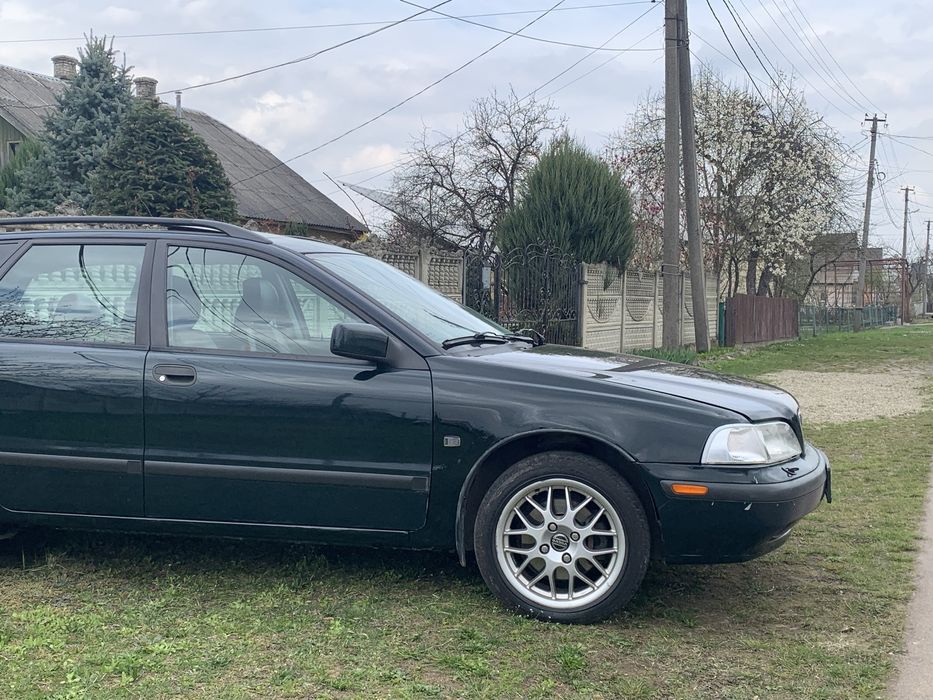 Продам volvo v40 2.0 бенз