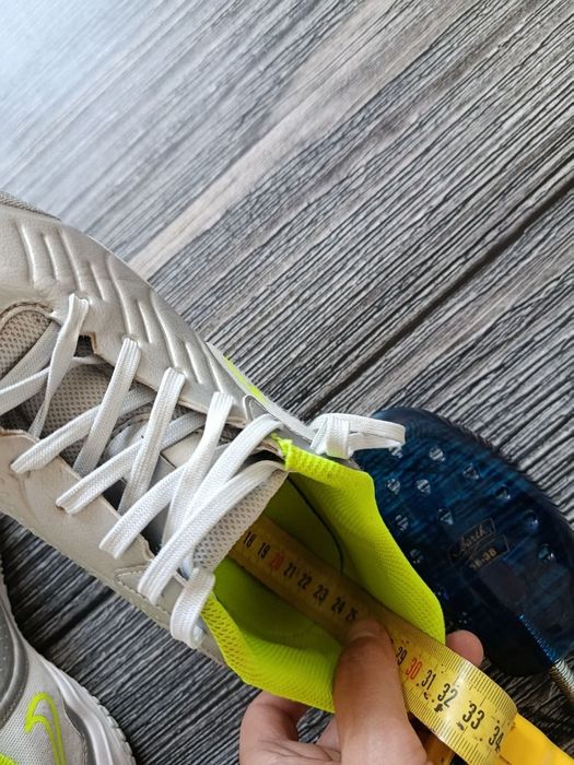 Футзалки Nike, школяреві-підлітку