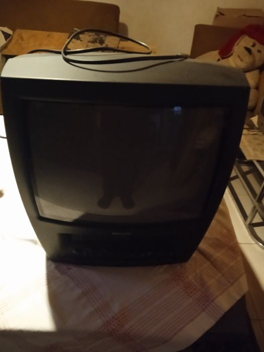 Vendo televisão i dá para pôr cassetes de vídeo