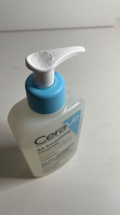 (44) CeraVe SA Smoothing Cleanser, wygładzający żel do mycia, 236ml