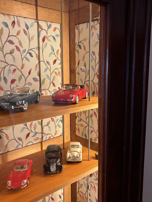 Armário vintage com iluminação oculta