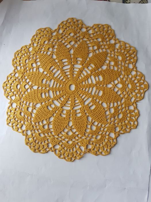 Салфетки  вязаные и вышитая