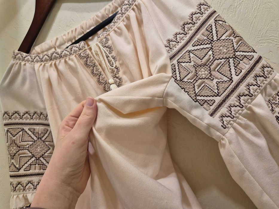 Вишиванка Розкіш розмір 54 (на параметри 108-90-114)