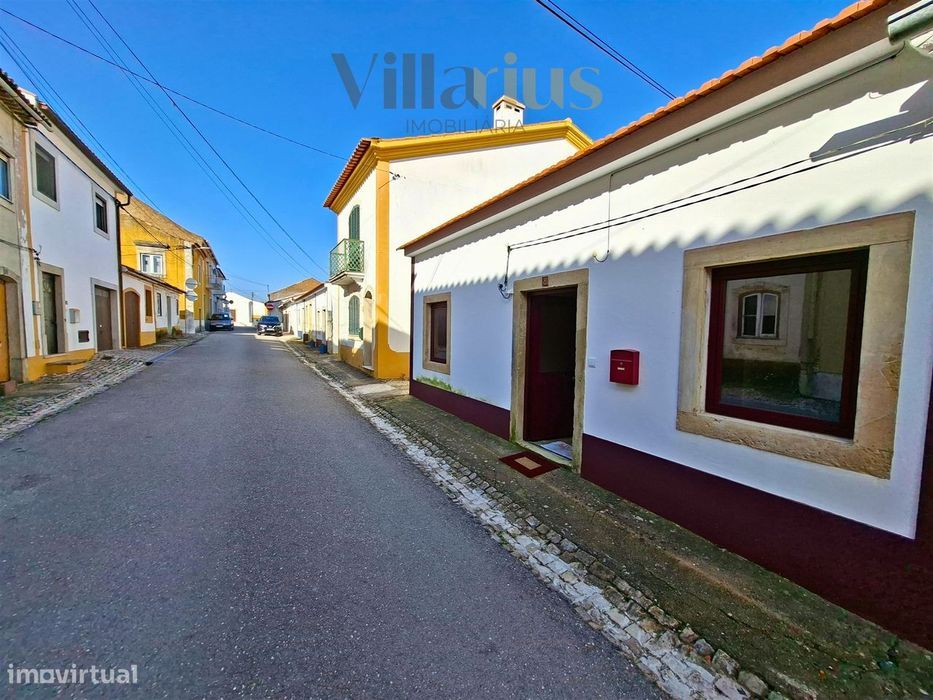 Moradia Térrea Remodelada em Tomar | 2 Quartos e Jardim