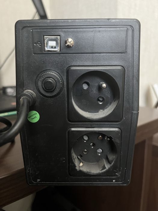 Бесперебойник UPS 1000va 600 w