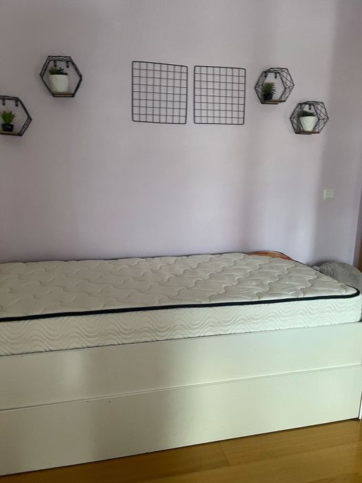 Estrutura cama com gavetão + colchão 185× 90 cm+ mesa cabeceira+cómoda
