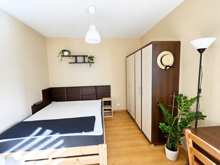 Przestronny pokój dla kobiety lub pary w 3-pok. mieszkaniu osiedle Architektów blisko Politechnika