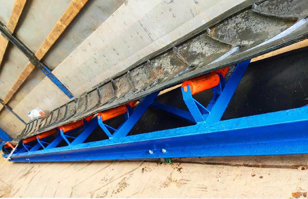 Транспортер стрічковий,ленточный конвейер, погрузчик,с шевронами.