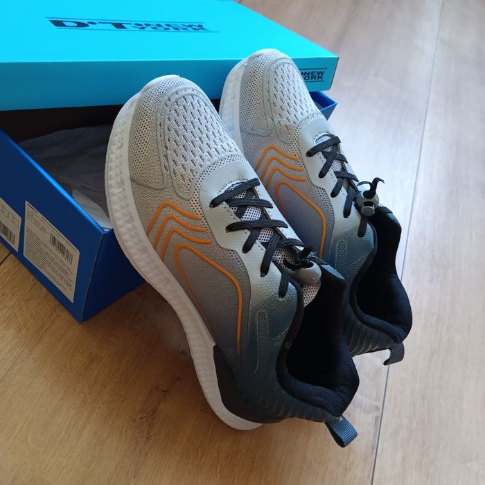 Кроссовки на мальчика р 36