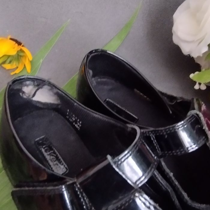 CZARNE lakierki Kickers r. 37 – klasyczne półbuty na RZEP