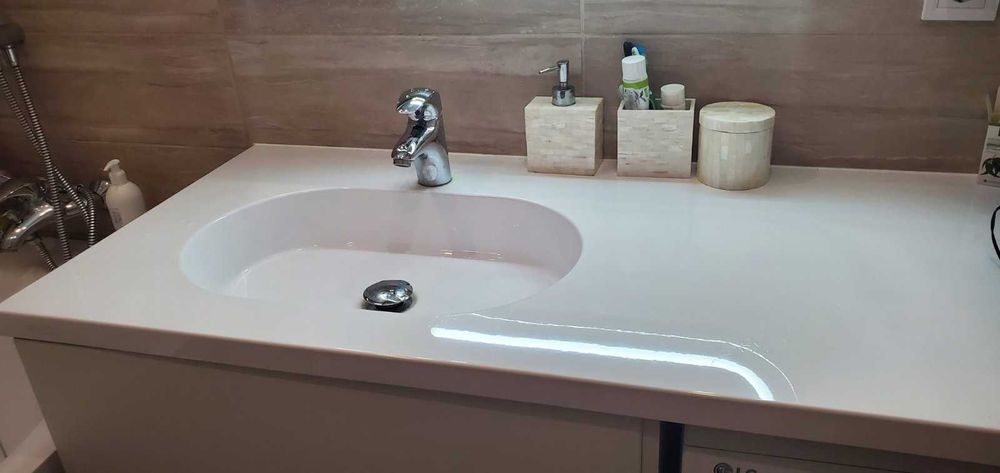 столешница над стиральной машиной, умивальник со столешницей