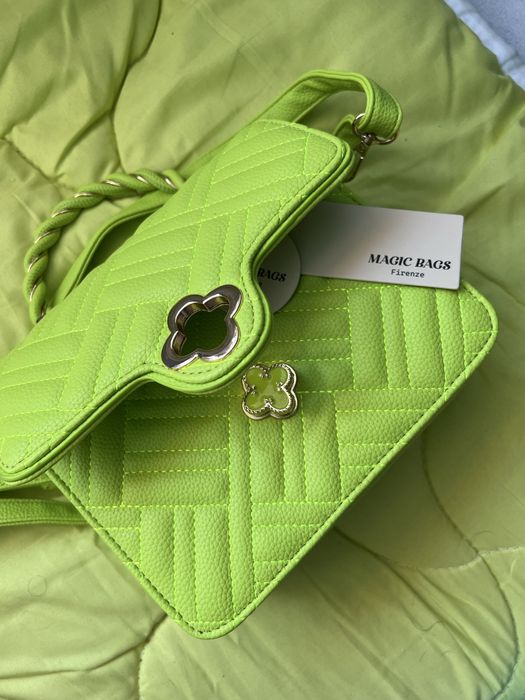 Нова яскрава сумочка