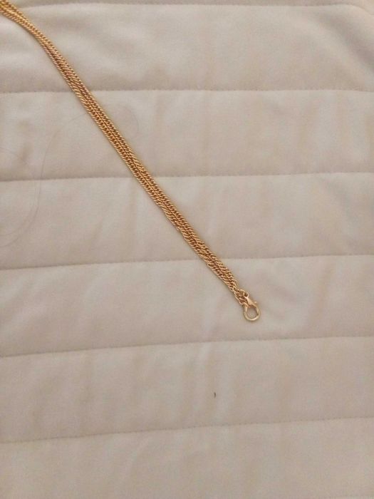 Bordão de metal dourado