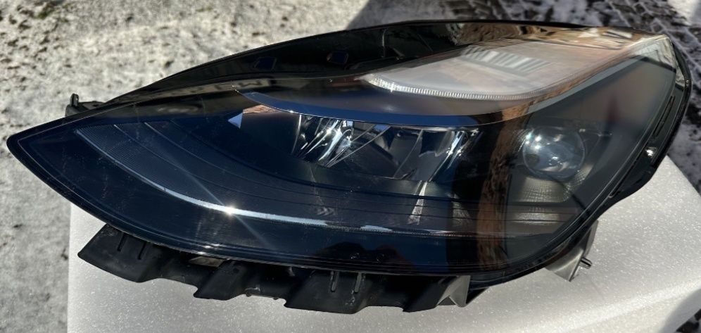 Фара ліва Tesla 3/Y лінза вирізання