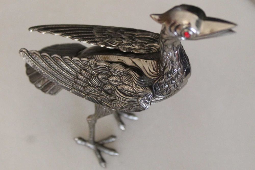 Estatueta vintage de garça ou grou em metal, anos 70.